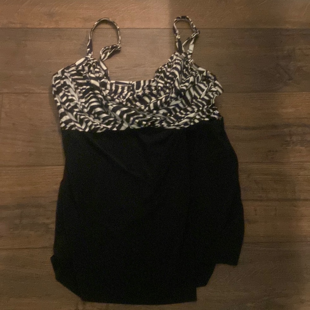 Miraclesuit Size 10 Black/Patterned Tankini Top